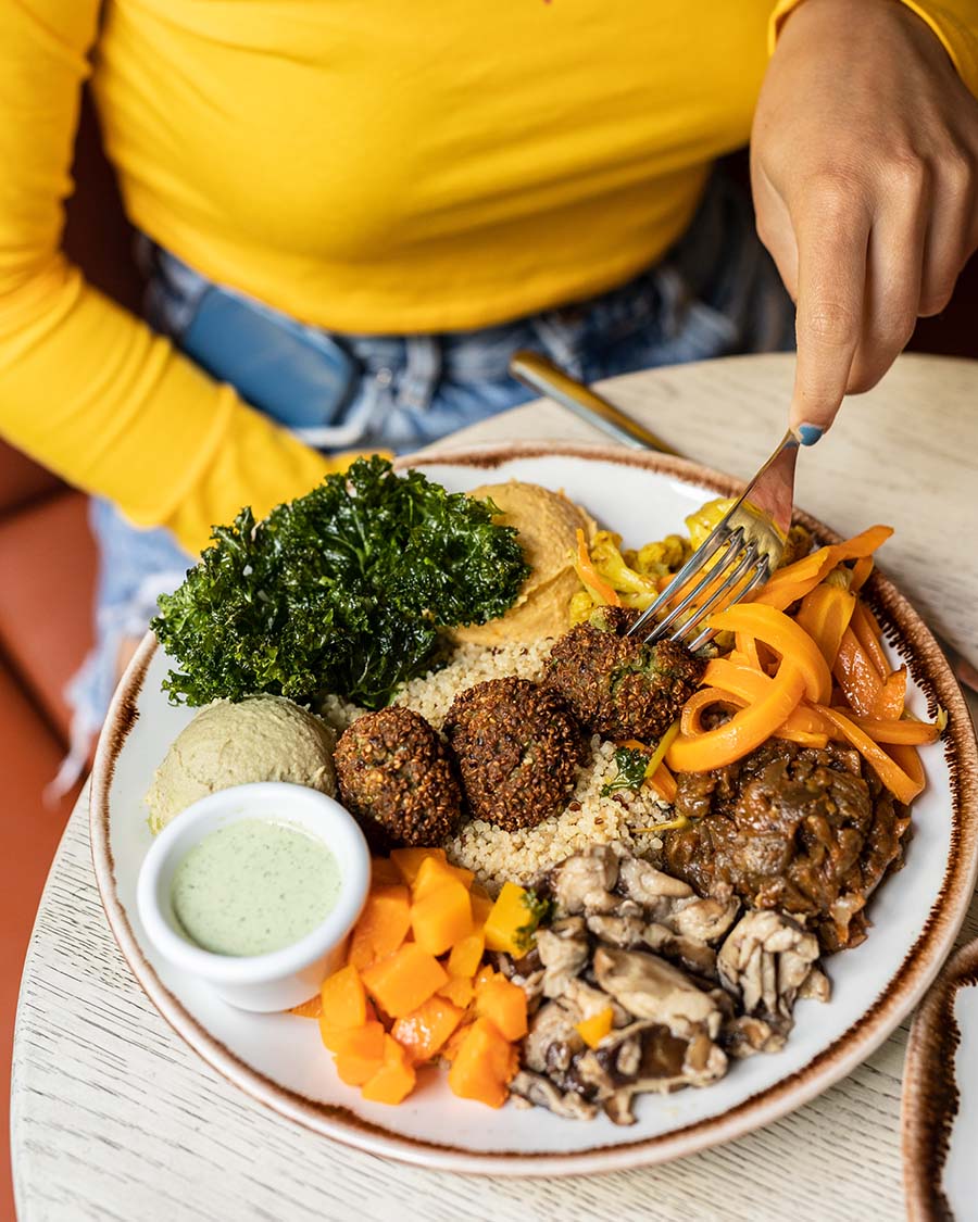 Chopped salads y bowls 5 bowl falafel barcelona.jpg